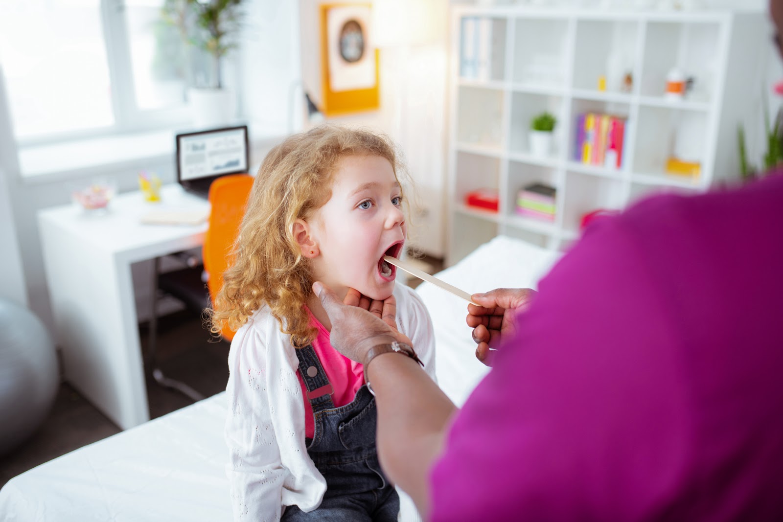 What to give a child with a sore throat