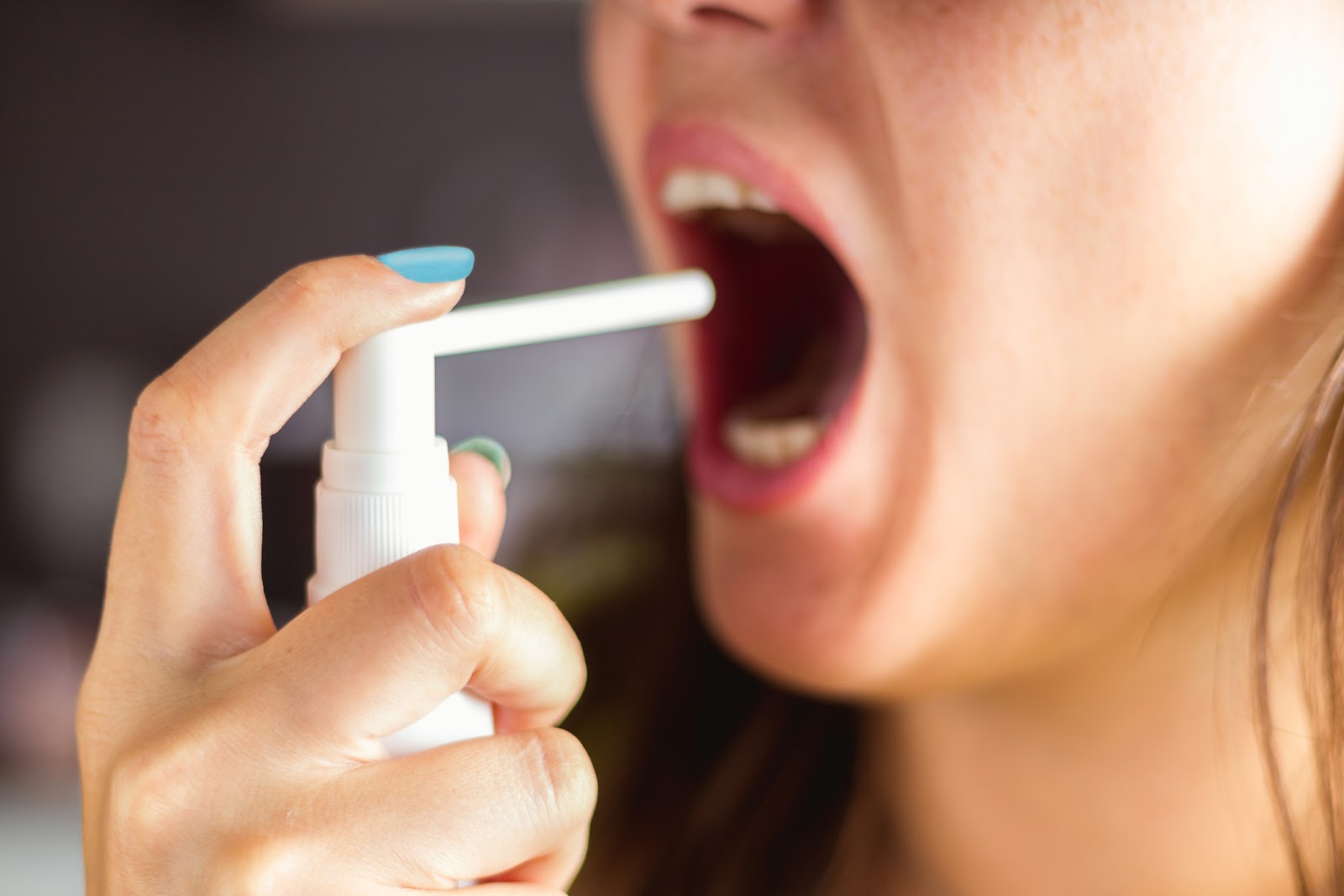 Can throat sprays help a cough?