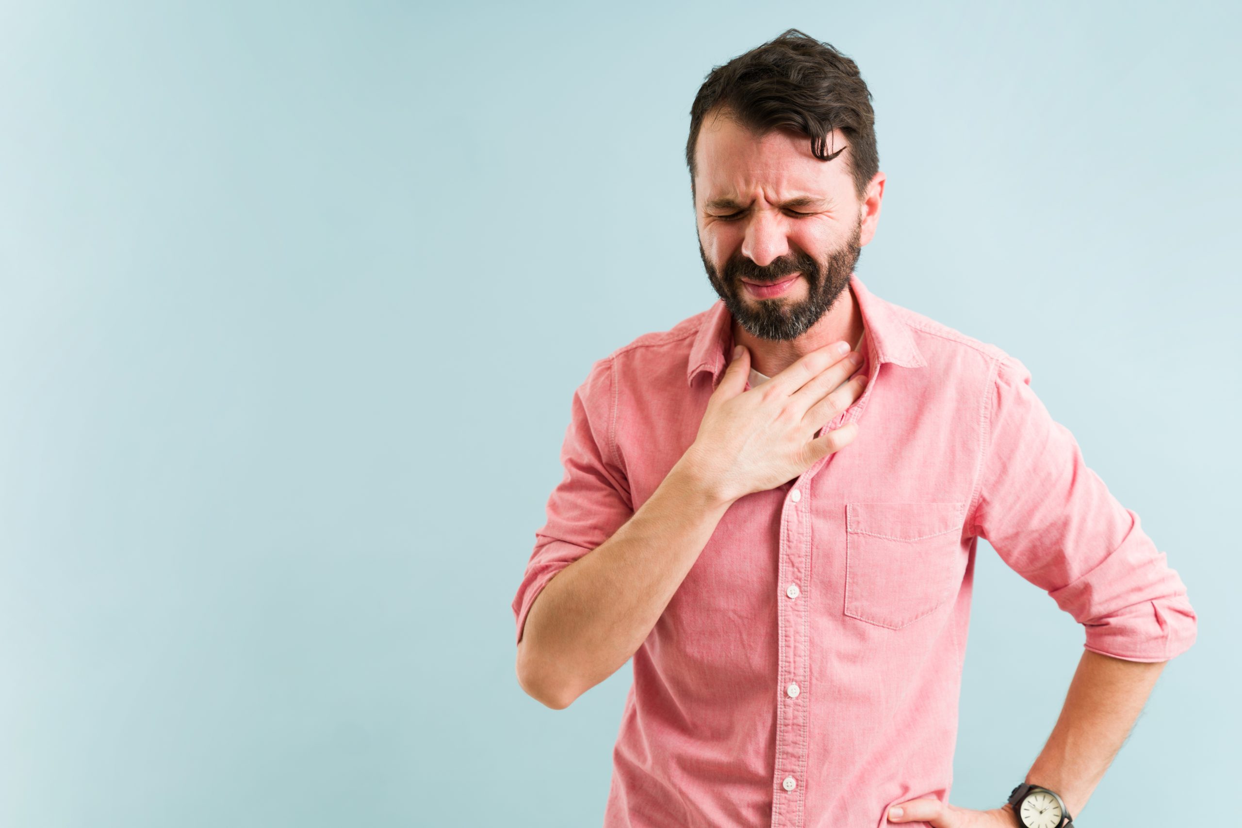 What are the symptoms of laryngitis?