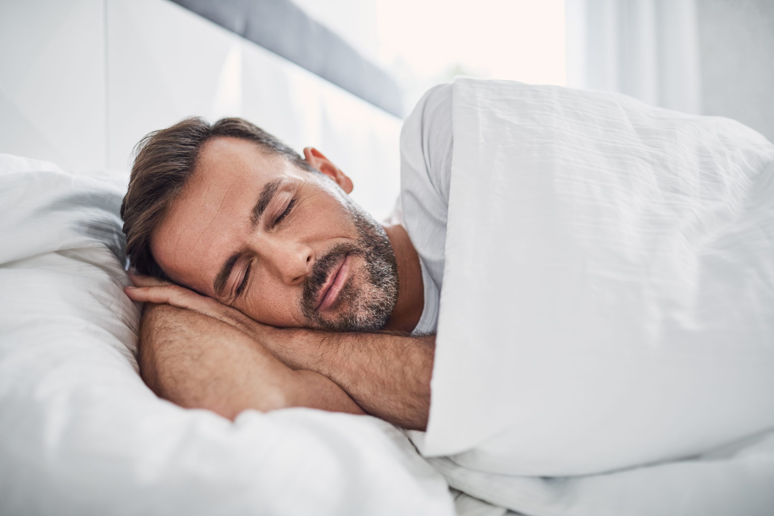 Can sleep help a sore throat?